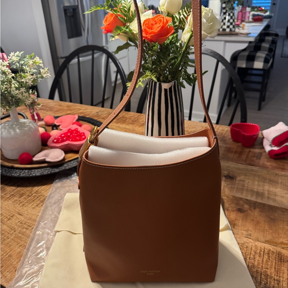 Elegant Brown Leather Shoulder Bag